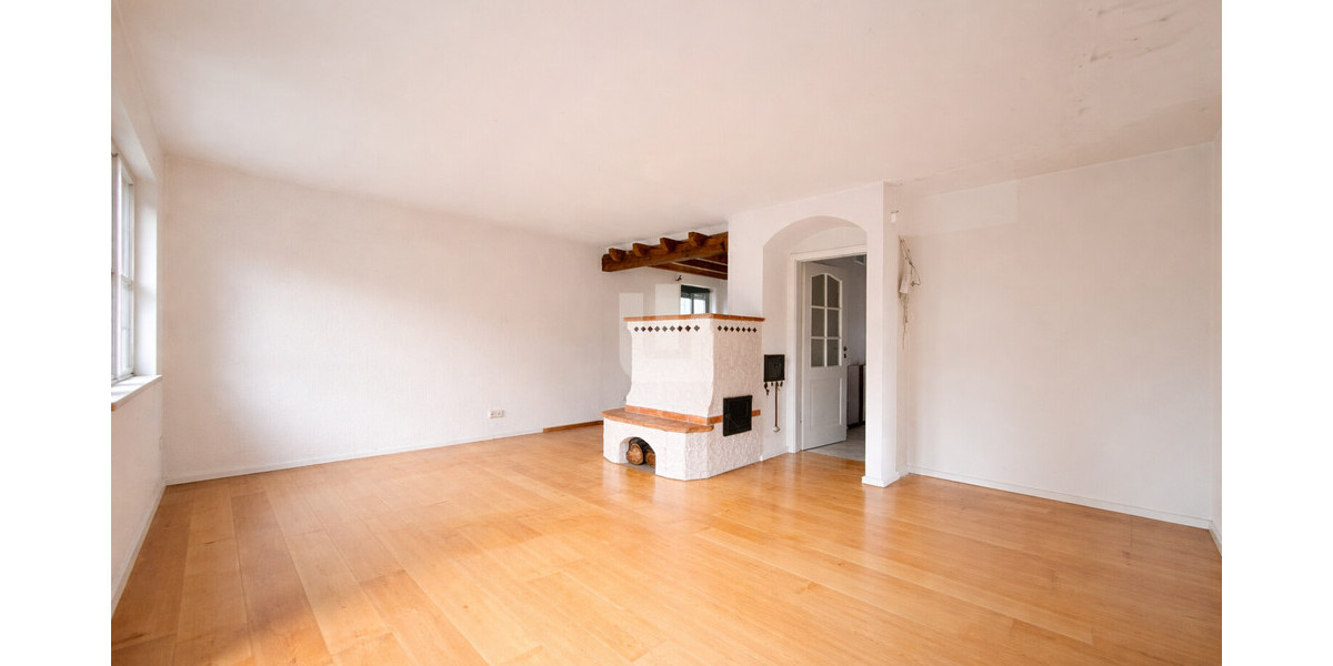 WINDISCH IMMOBILIEN - Renovierungsbedürftiges REH ideal für Familien in verkehrsberuhigter Straße - Reihenendhaus Olching | Angebot:25362370