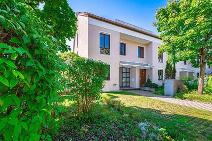 Großzügig & frisch renoviert: Wunderschönes Reiheneckhaus im begehrten Germering 5 zimmer