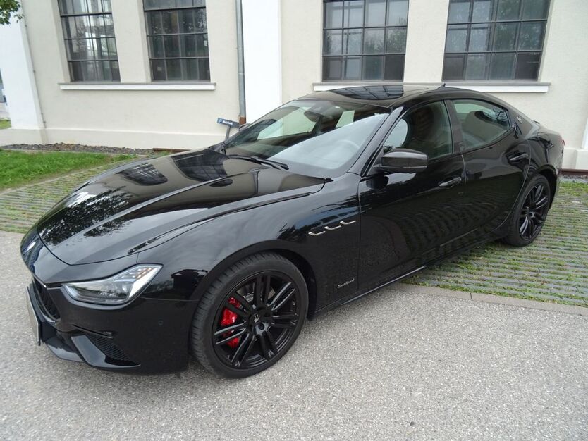 Maserati Ghibli 148.000 km 35.800 € München 81249
