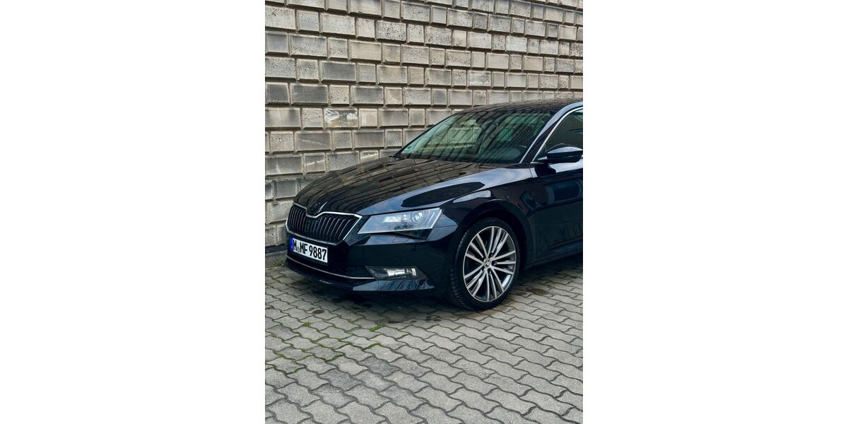 Skoda Superb 245.000 km 11.999 &euro; München 81825