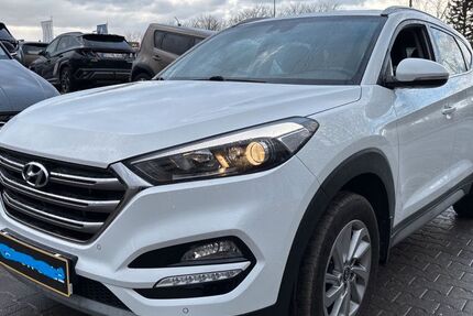 Hyundai TUCSON 63.000 km 14.300 &euro; München 81243