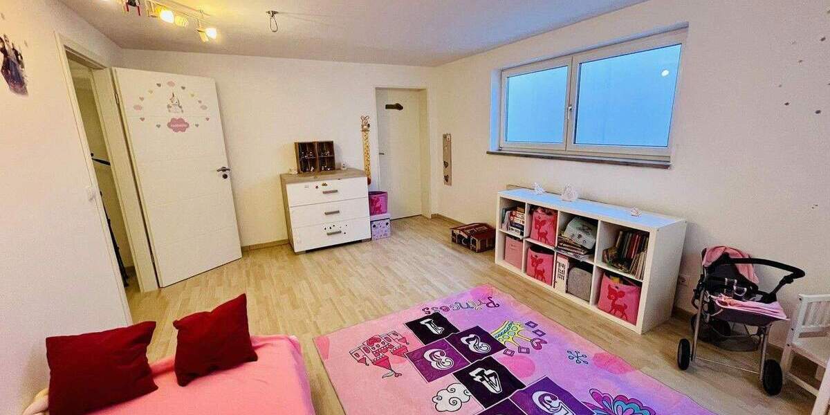 Etagenwohnung Gilching Neugilching - 2 Zimmer, 105 m&sup2;, 2.100&euro; | Angebot:25627994