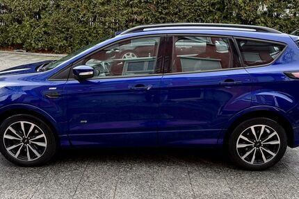 Ford Kuga 94.000 km 13.980 € München 81827