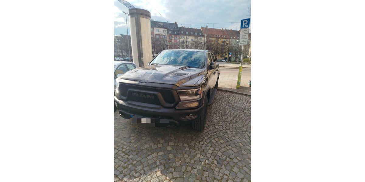 Dodge RAM 24.000 km 64.900 &euro; München 80636