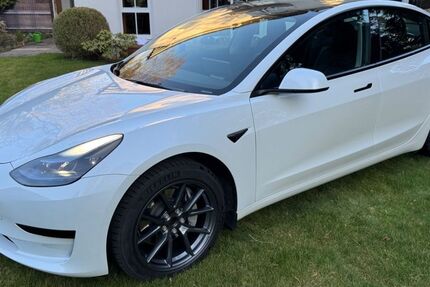 Tesla Model 3 28.301 km 27.470 &euro; München 81547