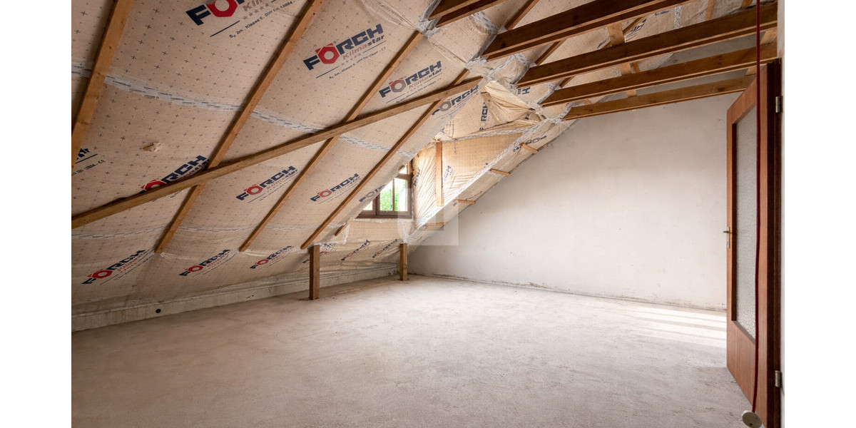 WINDISCH IMMOBILIEN - Renovierungsbedürftiges REH ideal für Familien in verkehrsberuhigter Straße - Reihenendhaus Olching | Angebot:25362370