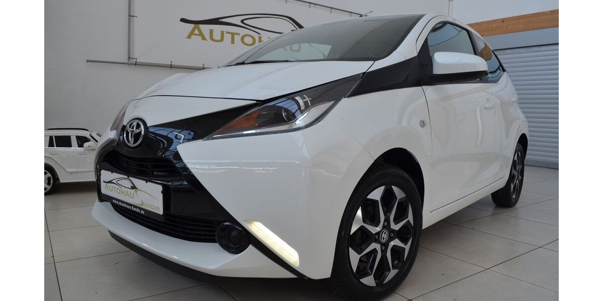 Toyota Aygo (X) 53.000 km 7.900 &euro; Ottobrunn / Riemerling 85521