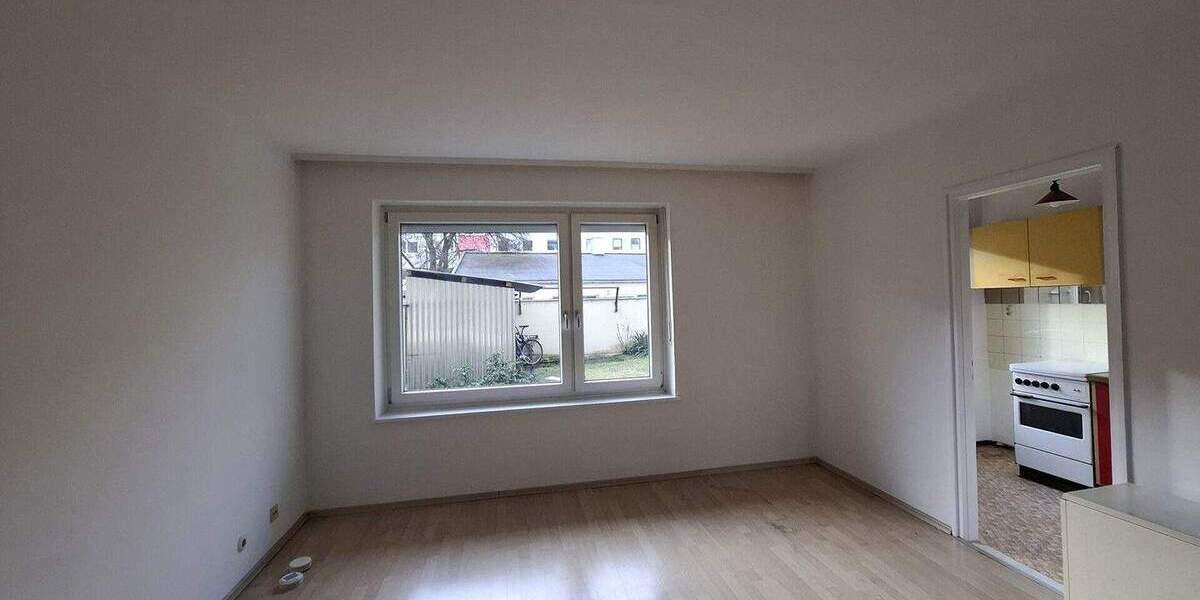 Erbpacht: Stark renovierungsbedürftig, frei, 1-Zi., Konradinstraße - Besicht. DO 29.01. n. Vereinb. 1 zimmer