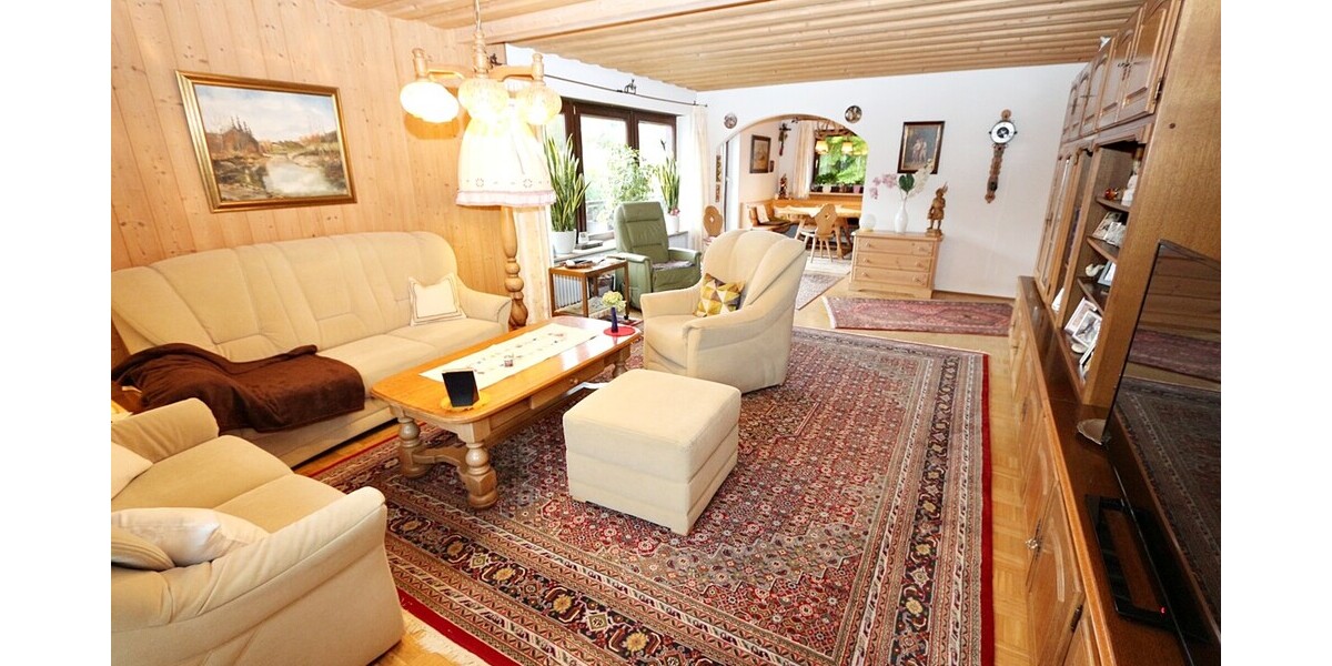 !! RARITÄT in SEENÄHE !! 4-Zimmer-WOHNUNG in Zwei-Familien-Haus * OG + DG mit Balkon + Garten * STA 4 zimmer