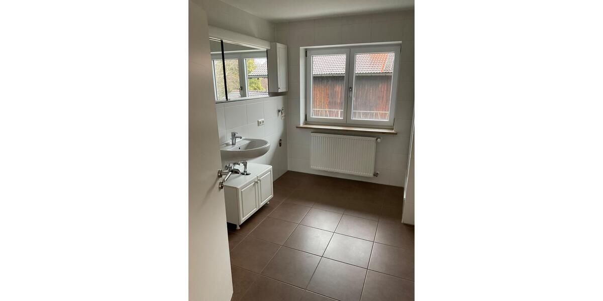 Etagenwohnung Holzkirchen - 2.5 Zimmer, 90 m&sup2;, 1.400&euro; | Angebot:25218962