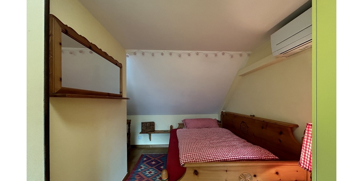 Bestlage Universität, aussergewöhnliche Sanierung und Innenausstattung 2 zimmer