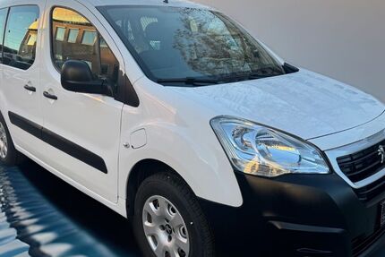 Peugeot Partner 10.461 km 3.900 € Puchheim 82178