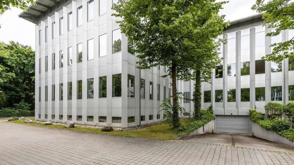 Halle in München 1.360 € 219.39 m²