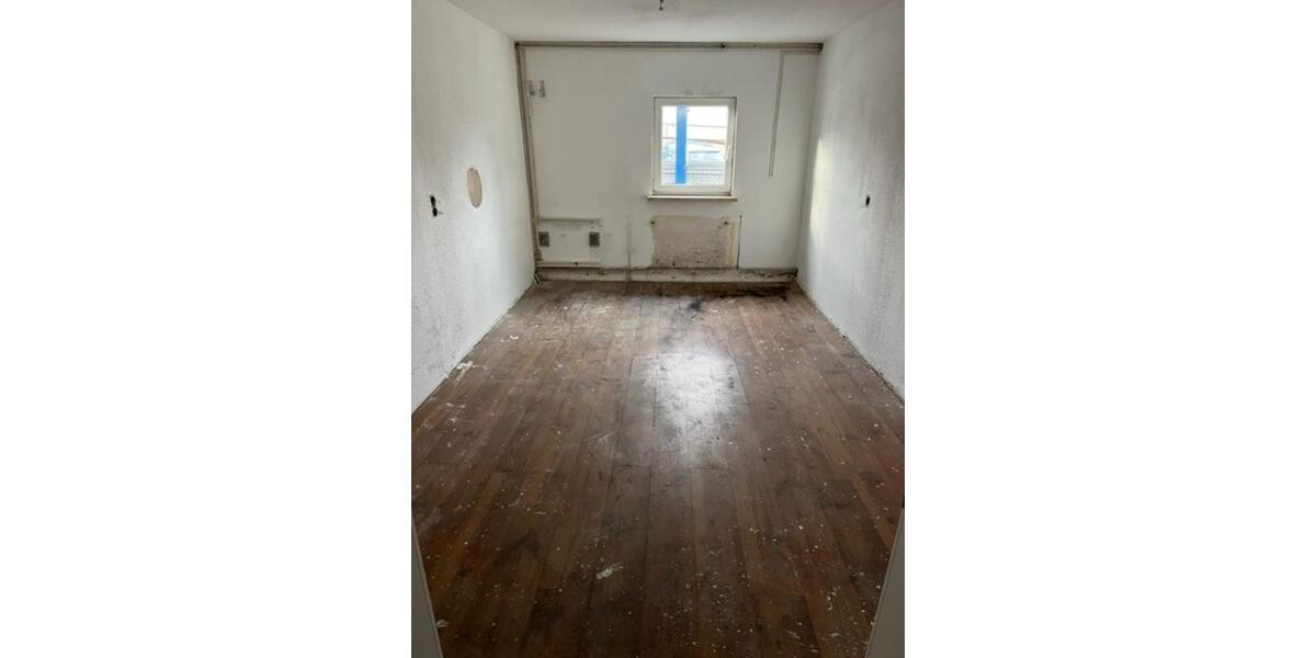 Gewerbliches Grundstück 1.138 m² | umzäunt | Halle & Hoffläche zimmer