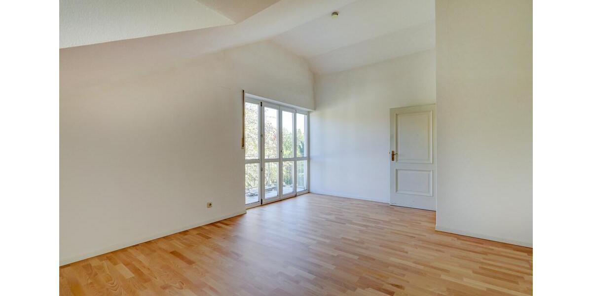 Dachgeschoßwohnung München Pasing-Obermenzing - 3 Zimmer, 123 m&sup2;, 2.470&euro; | Angebot:26454285