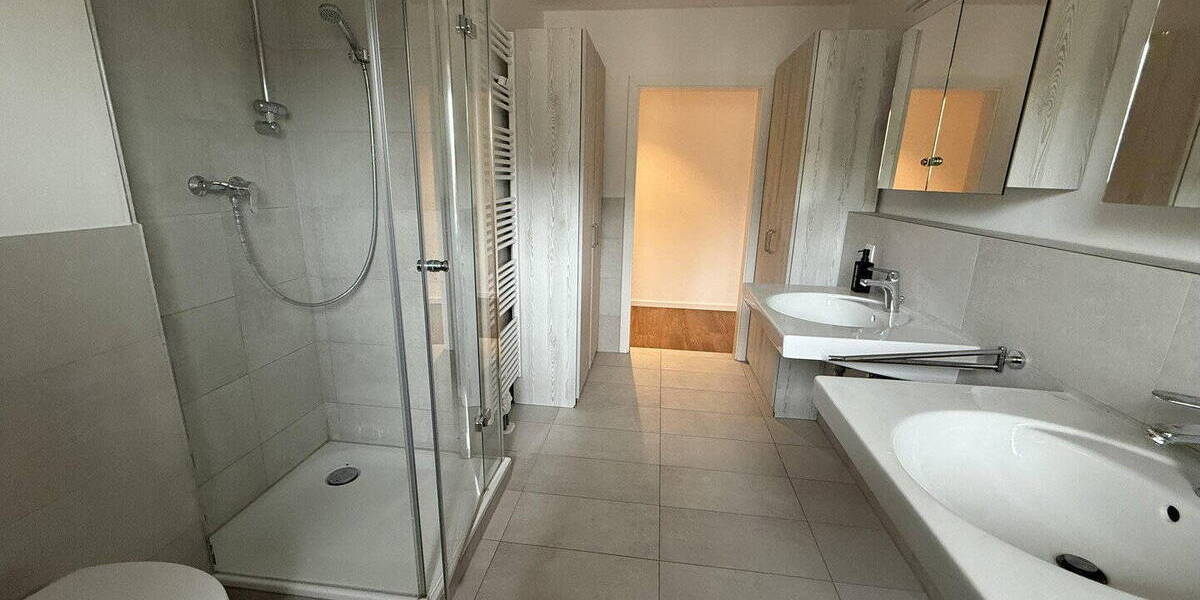 Etagenwohnung Ottobrunn - 6 Zimmer, 200 m&sup2;, 2.900&euro; | Angebot:26846684