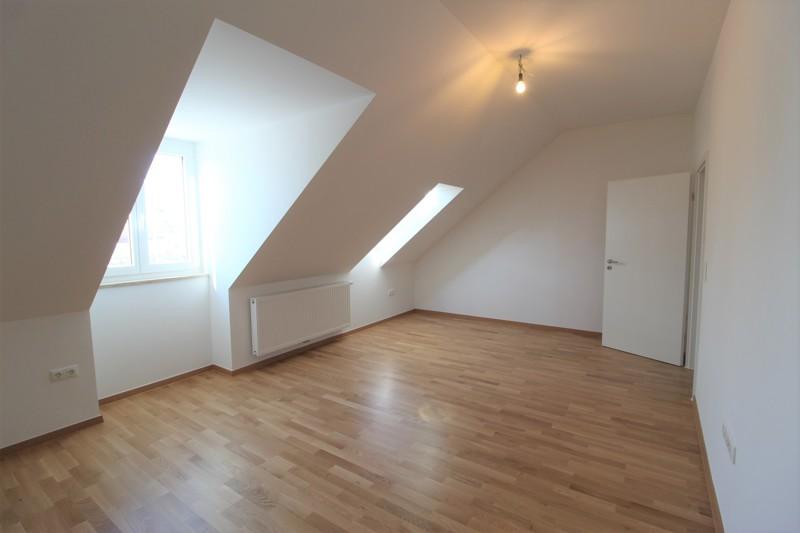 Dachgeschoßwohnung Dachau - 3 Zimmer, 84 m&sup2;, 1.479&euro; | Angebot:26486901