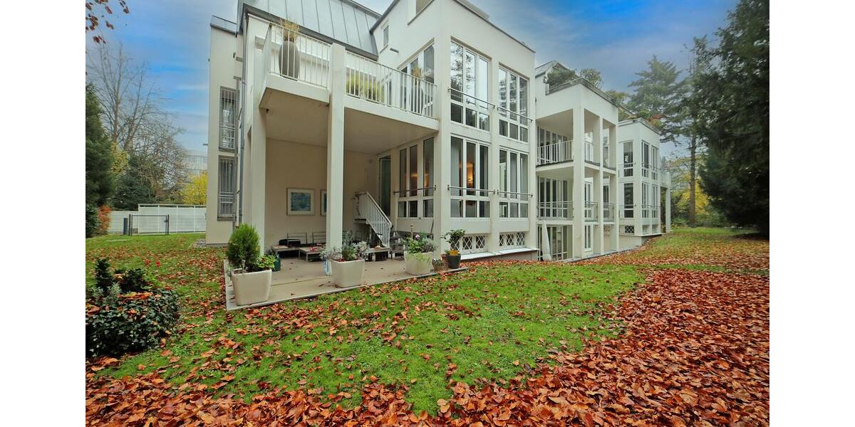 Luxuriöse 4-Zi-Maisonette-Whg (ca. 145 m² EG + ca. 75 m² im Souterrain) direkt am Englischen Garten! 4 zimmer