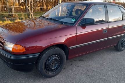 Opel Astra 19.000 km 4.890 € Mûnchen 80807