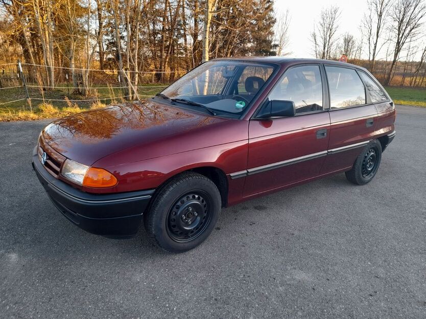 Opel Astra 19.000 km 4.990 € Mûnchen 80807