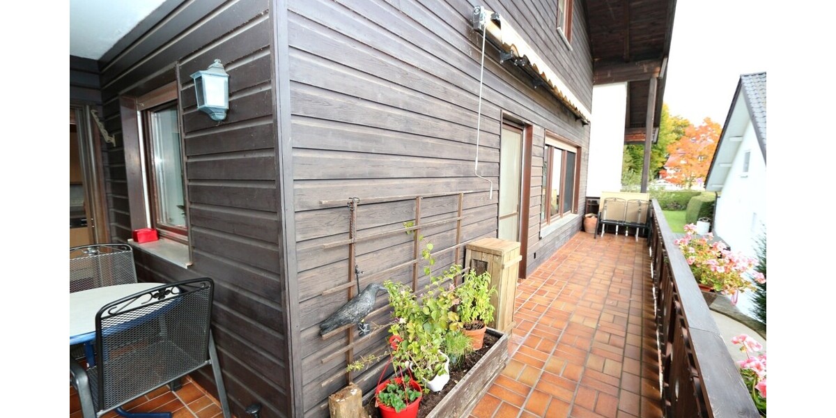 !! RARITÄT in SEENÄHE !! 4-Zimmer-WOHNUNG in Zwei-Familien-Haus * OG + DG mit Balkon + Garten * STA 4 zimmer