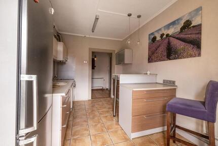 Gleiwitz 3-Zimmer-Wohnung 100m2, möbliert, Mietshaus im Zentrum