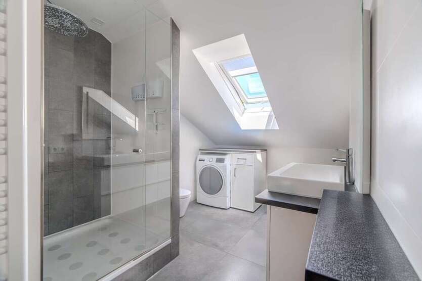 Haus zum Kaufen in Markt Schwaben 689.000 € 245 m²