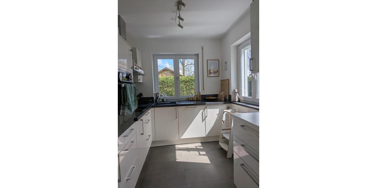 Erdgeschoßwohnung Unterhaching - 4 Zimmer, 130 m&sup2;, 2.600&euro; | Angebot:26272781