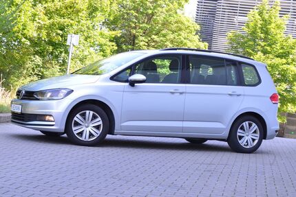 VW Touran 152.550 km 13.280 &euro; München 81243