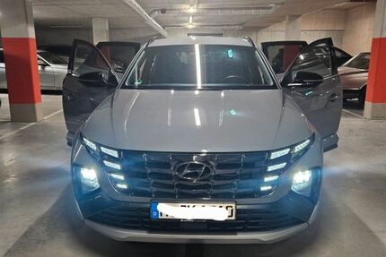 Hyundai TUCSON 53.000 km 25.200 &euro; München 81249