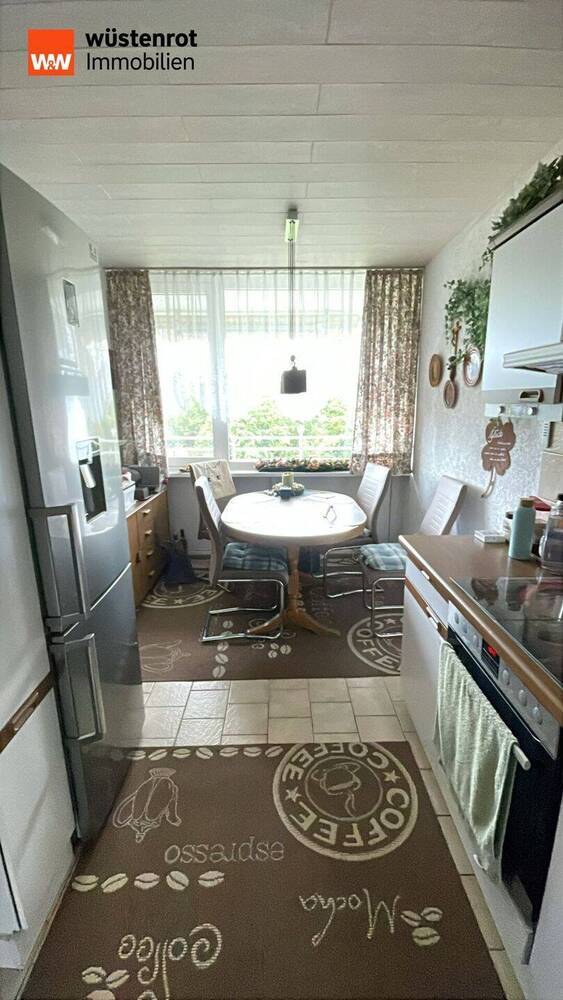 Karlsfeld, gepflegte FamilienWohnung mit ca. 79 m² Wohnfläche, große Loggia, Wohnküche, Lift, Keller