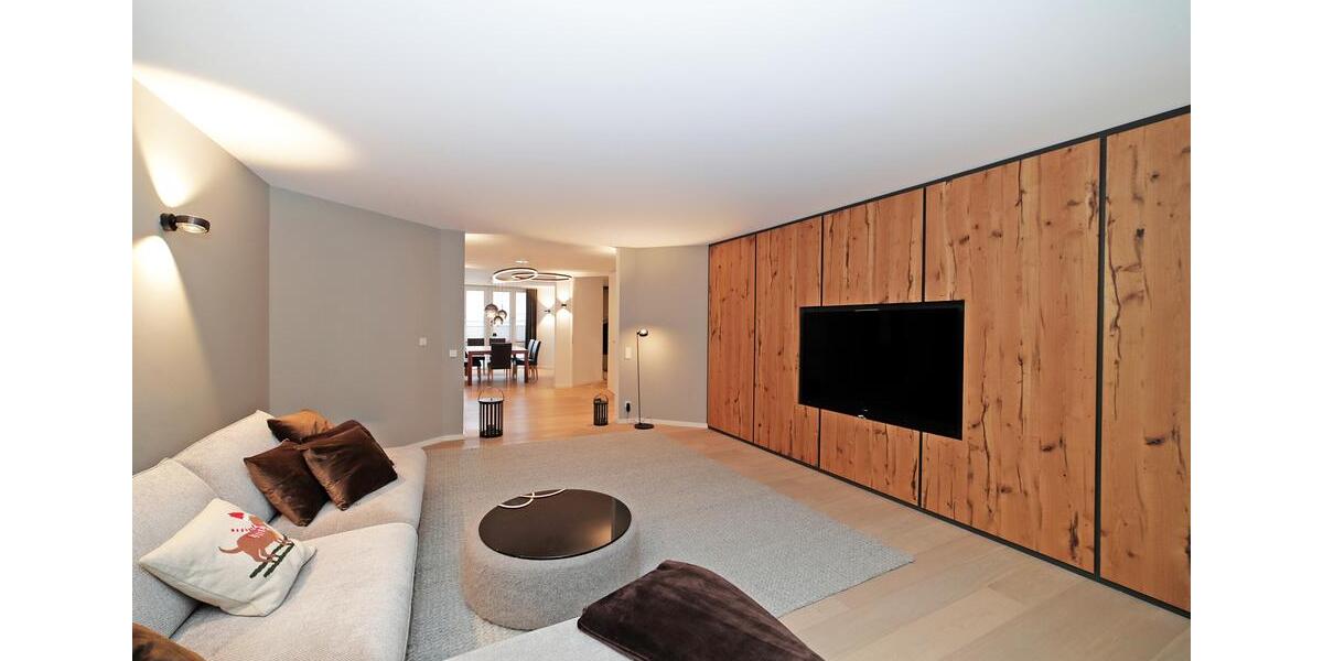 Traumlage direkt am Englischen Garten: Luxuriöse 4-Zimmer-Wohnung im 1.OG mit Terrasse! 4 zimmer