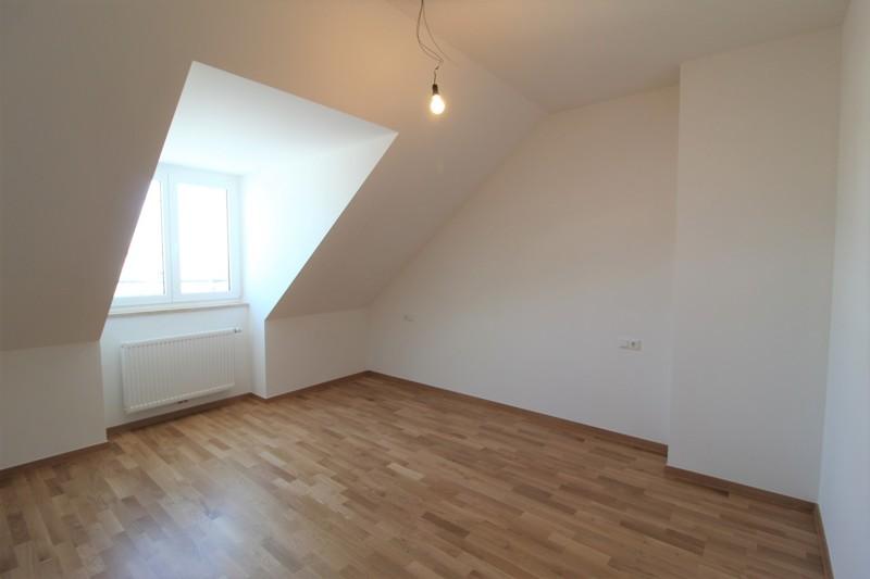 Dachgeschoßwohnung Dachau - 3 Zimmer, 84 m&sup2;, 1.479&euro; | Angebot:26486901