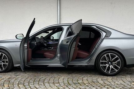 BMW 740 12.805 km 102.900 &euro; München 81245