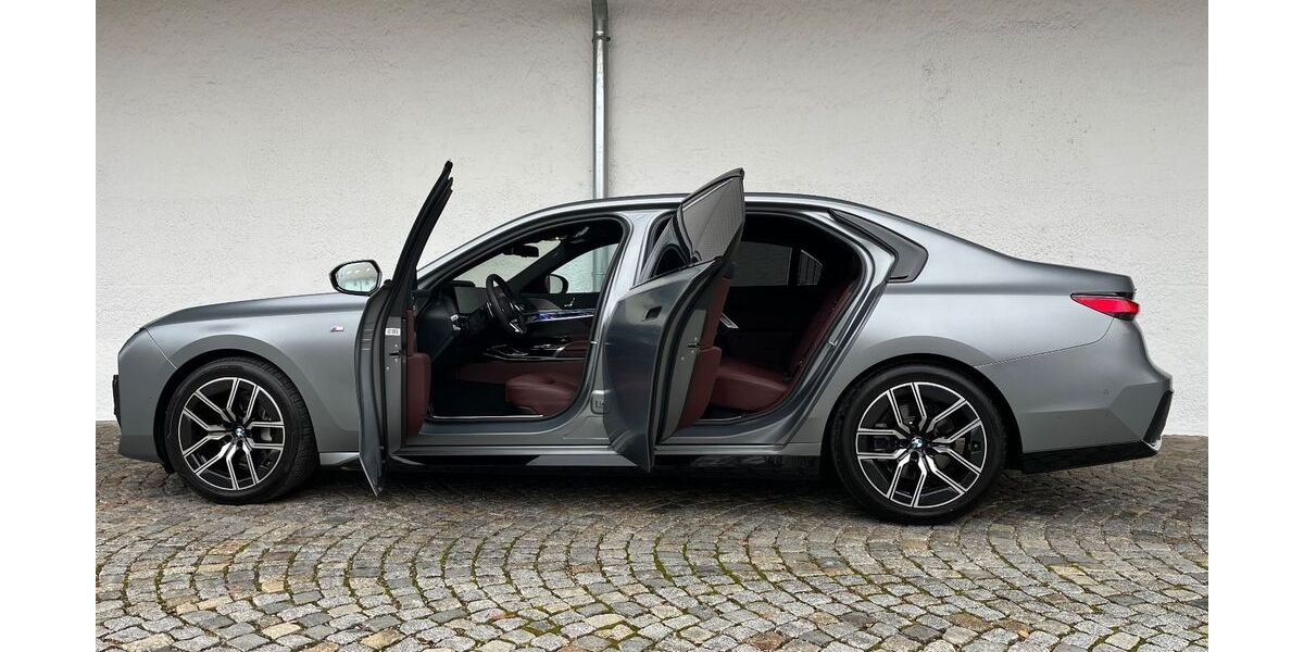 BMW 740 12.805 km 102.900 &euro; München 81245