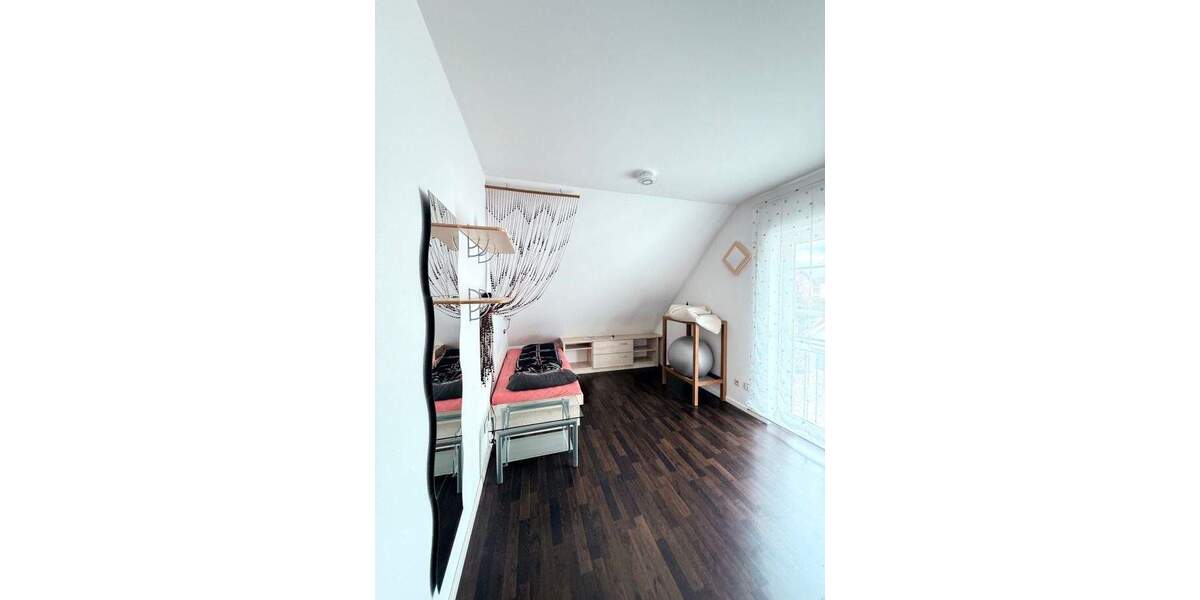 WEIGERT: Ansprechende, gehobene Doppelhaushälfte mit Doppelgarage in ruhiger Lage in Eichenau 5 zimmer