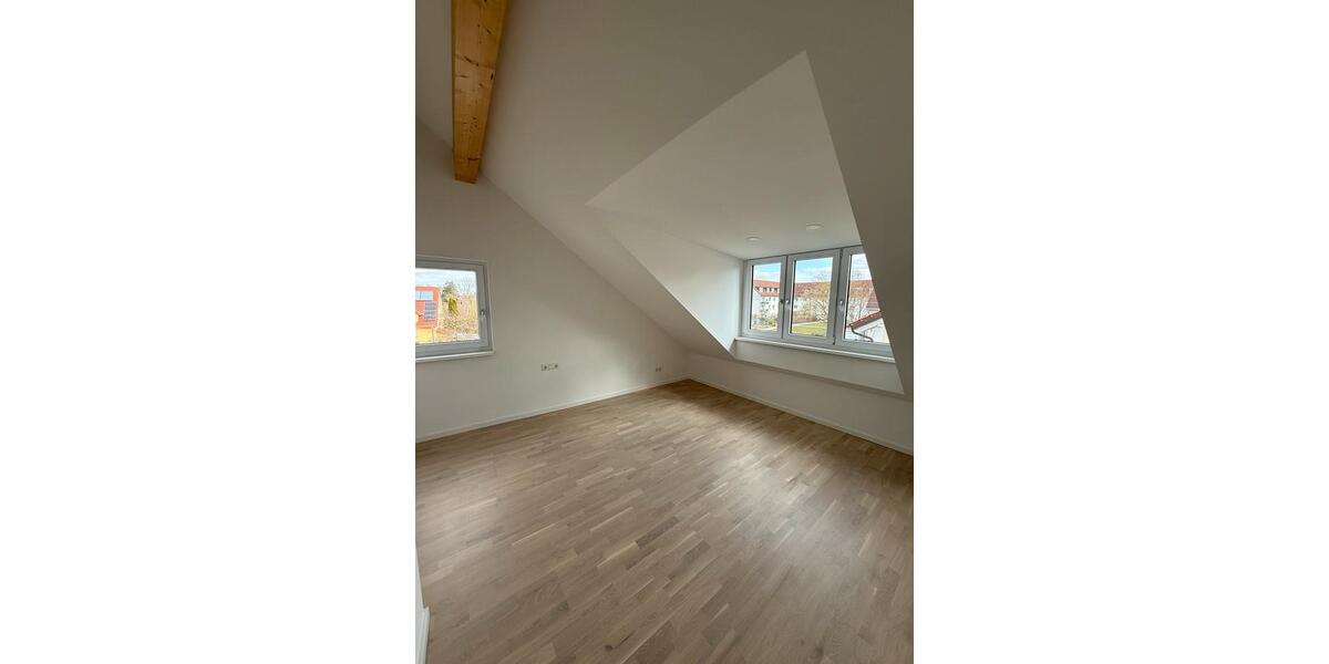 Dachgeschoßwohnung München Allach-Untermenzing - 3 Zimmer, 90 m&sup2;, 1.900&euro; | Angebot:26060902