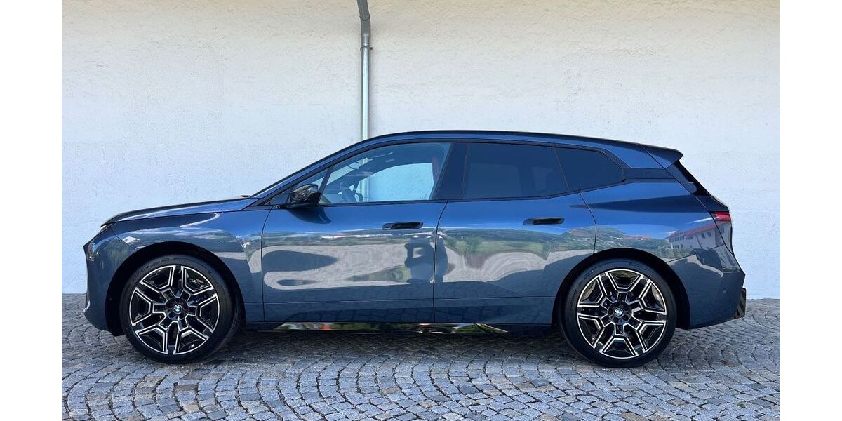 BMW iX 7.140 km 85.990 &euro; München 81245