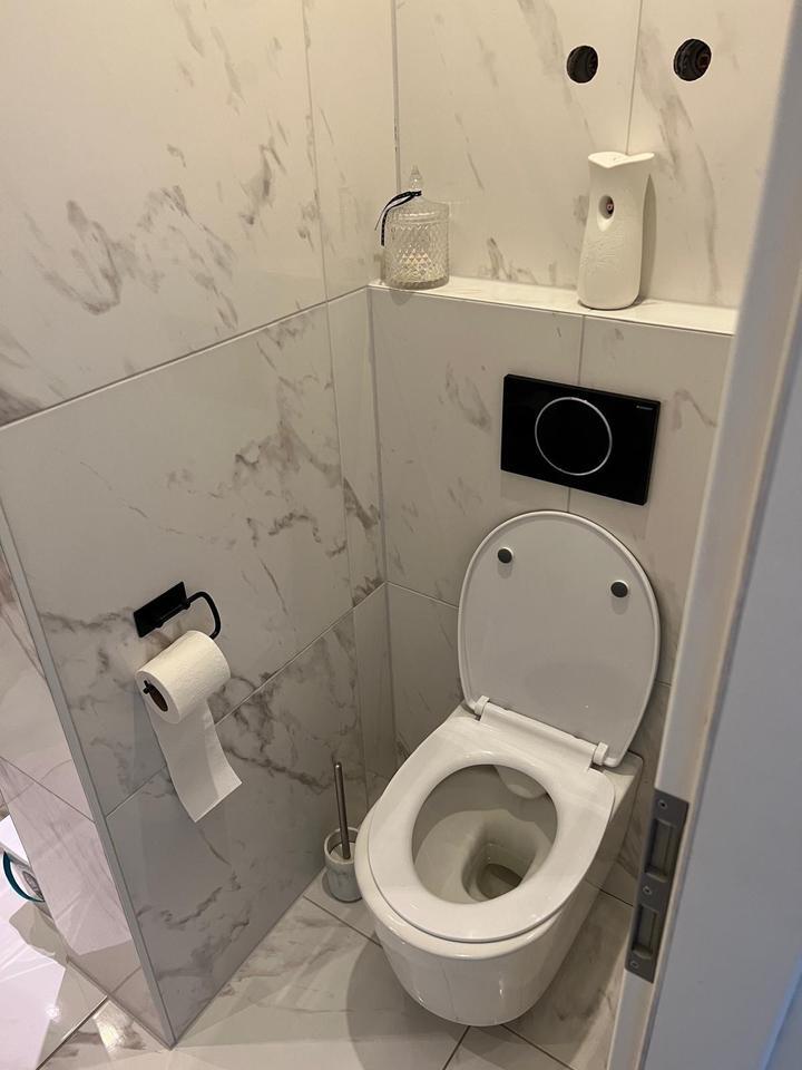 Moderne 2 Zimmer Wohnung + Tiefgarage, Loggia & Wellnessbereich