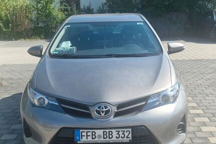 Toyota Auris 123.825 km 9.000 &euro; München 81677