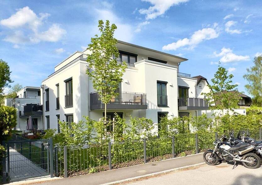 Neuwertige 3-Zimmer-GartenWohnung mit Einbauküche, Terrasse, Garten und Hobbyraum