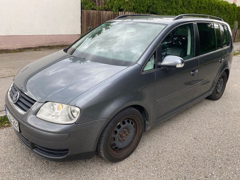 VW Touran 192.122 km 999 € München 81929