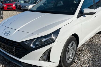 Hyundai i20 7.881 km 16.290 € München 81829