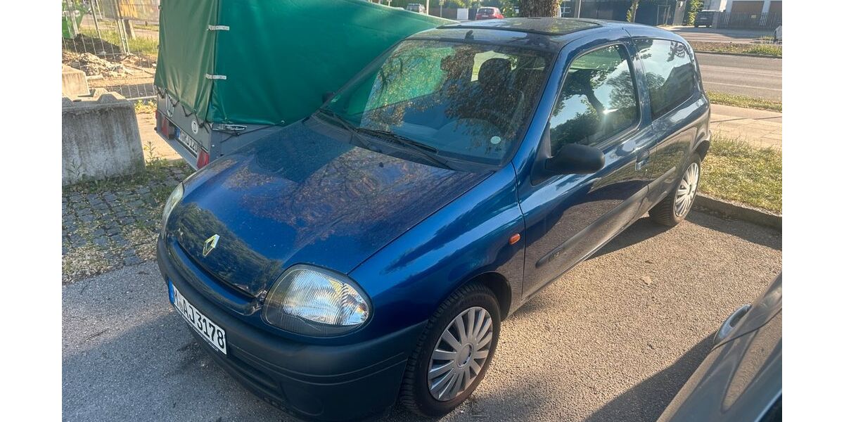 Renault Clio 23.450 km 1.900 &euro; München 80935