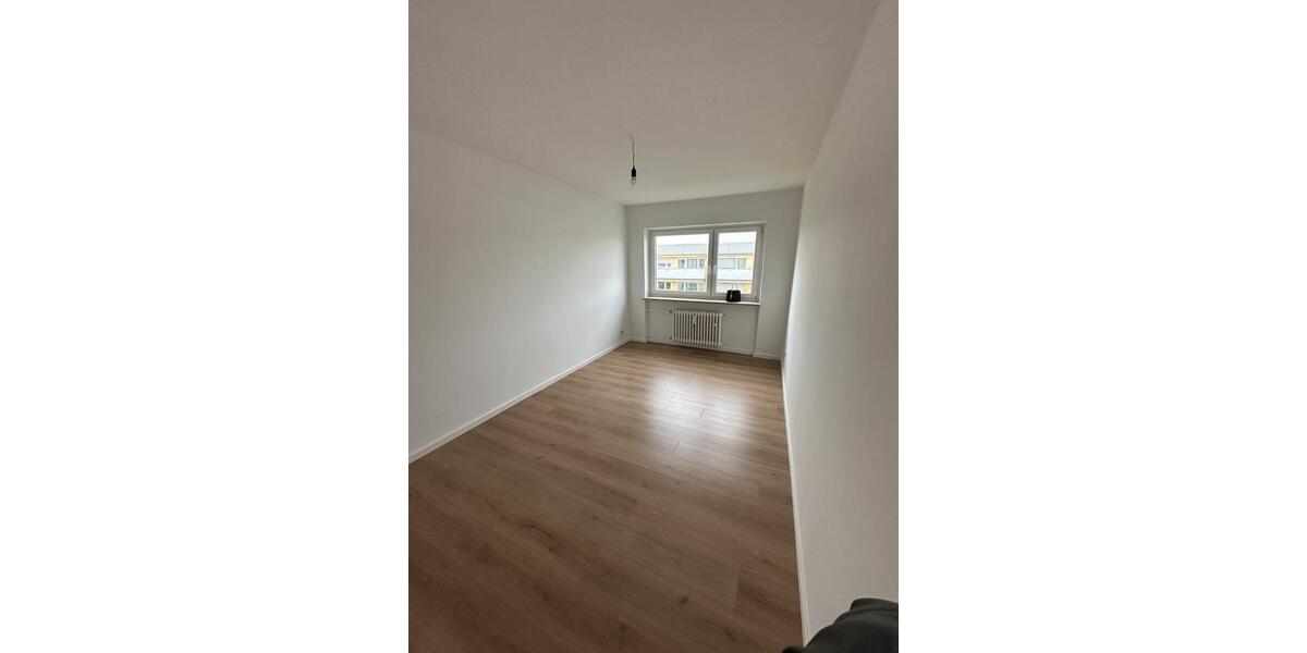 Etagenwohnung Fürstenfeldbruck - 3 Zimmer, 82 m&sup2;, 1.700&euro; | Angebot:25303484