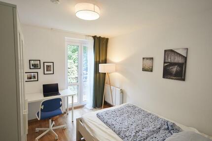 3er WG, MÖBILIERT, super LAGE, neu SANIERT, Blick ins GRÜNE :-) zimmer