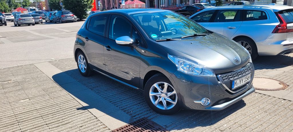 Peugeot 208 74.000 km 6.500 &euro; München 80939