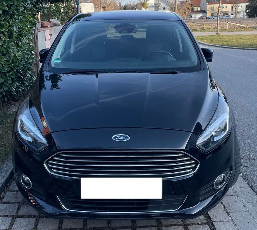 Ford S-Max 62.000 km 15.560 € München 81739