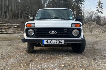Lada Niva 59.000 km 12.900 &euro; Gräfelfing 82166