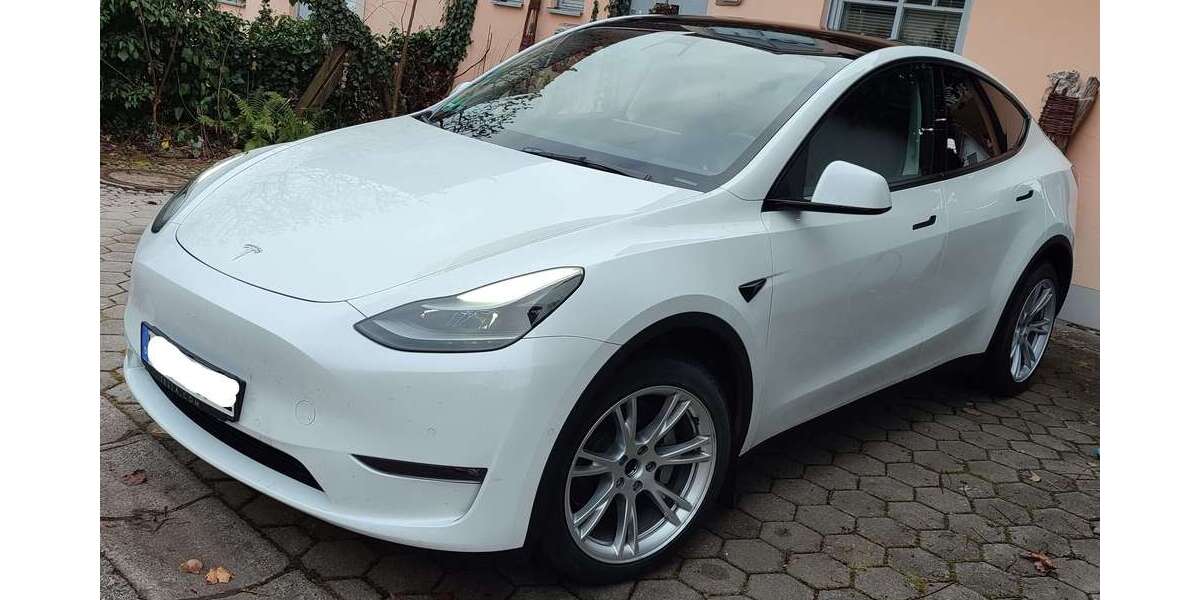 Tesla Model Y 43.800 km 31.400 &euro; München 80798